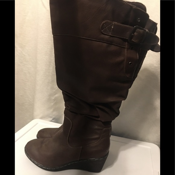 Avenue Brown Boots - Picture 3 of 11
